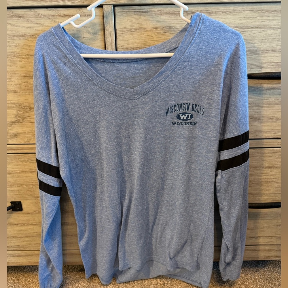 Long sleeve V neck
